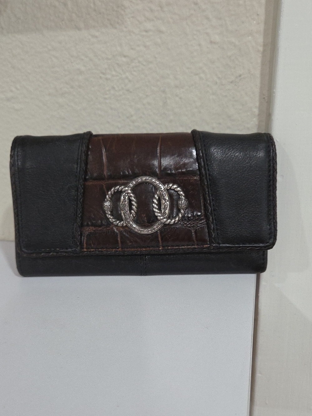 Brighton Vintage Leather Tri-Fold Wallet in Black and Dark Brown